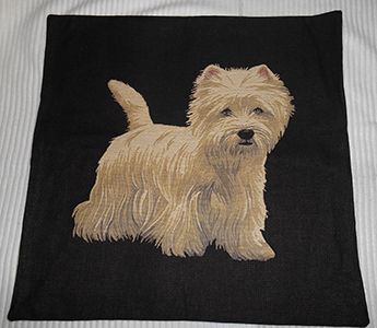 Svart kuddfodral i gobelng, enfrgad baksida, med dold blixtls. 46 x 45 cm Obs. innerkudde ingr ej. Pris: 300:- inkl frakt